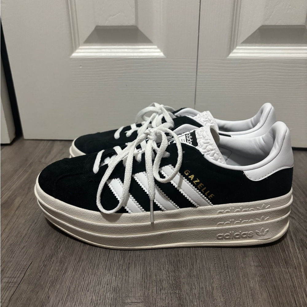 Adidas Gazelle Women's Black White Platform Shoes👟 🖤🤍